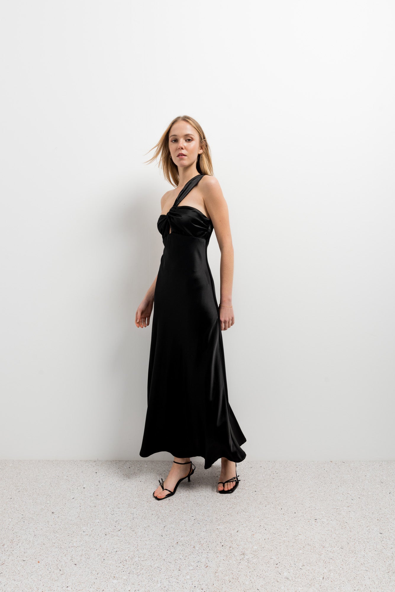 Vestido midi asimétrico seda